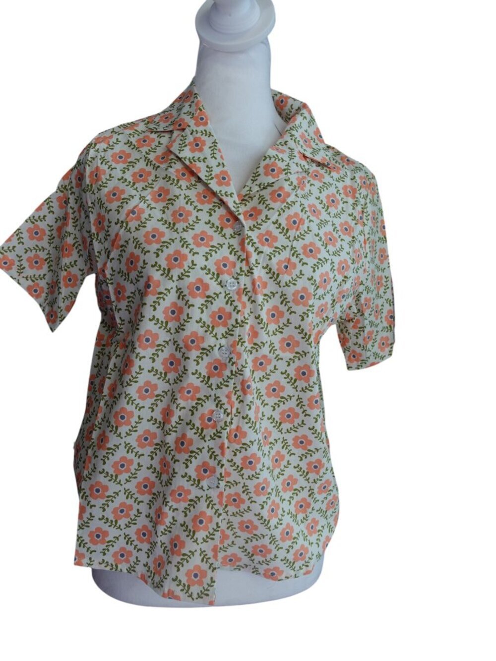 Tulip B Women's vintage style floral buttons-up short sleeves size L nwt